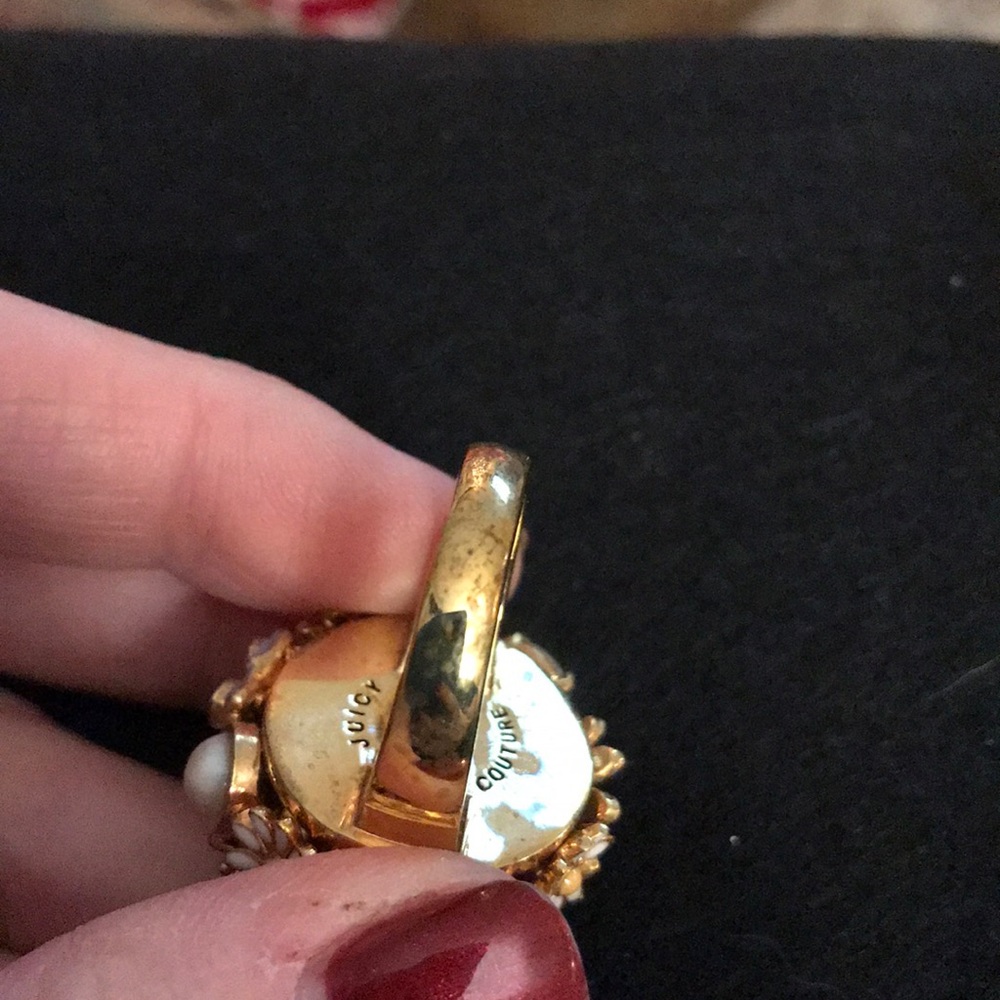 Size 7 gold tone Juicy Couture ring - Picture 7 of 8